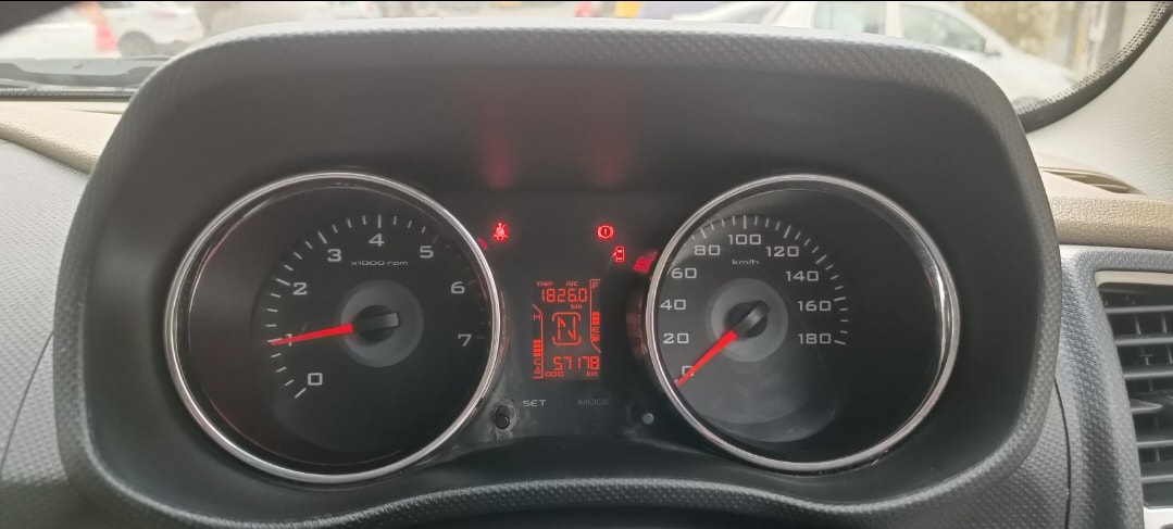 TUV300 image 11 TUV300 image 11