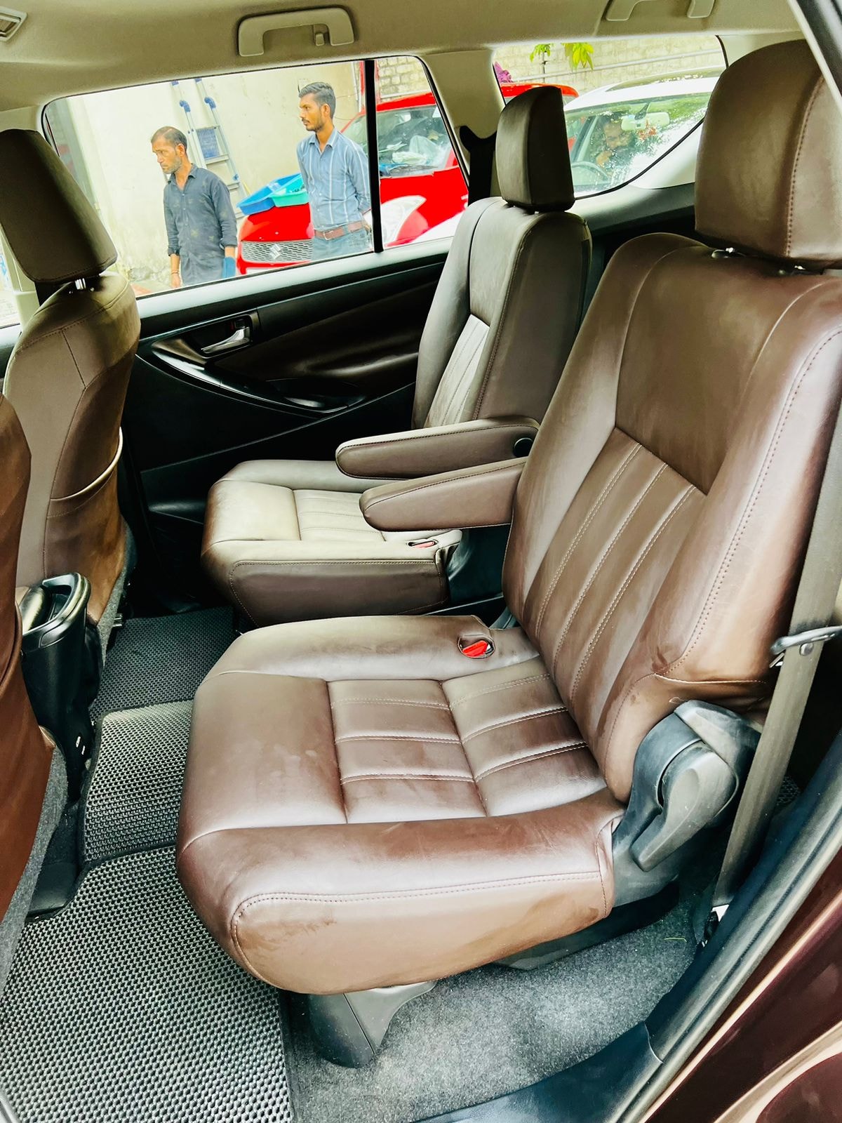 Innova Crysta image 11 Innova Crysta image 11