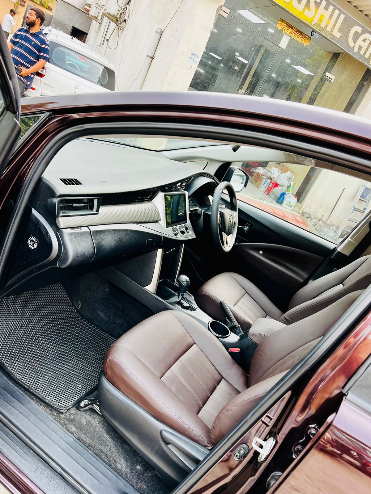 Innova Crysta image 10 Innova Crysta image 10