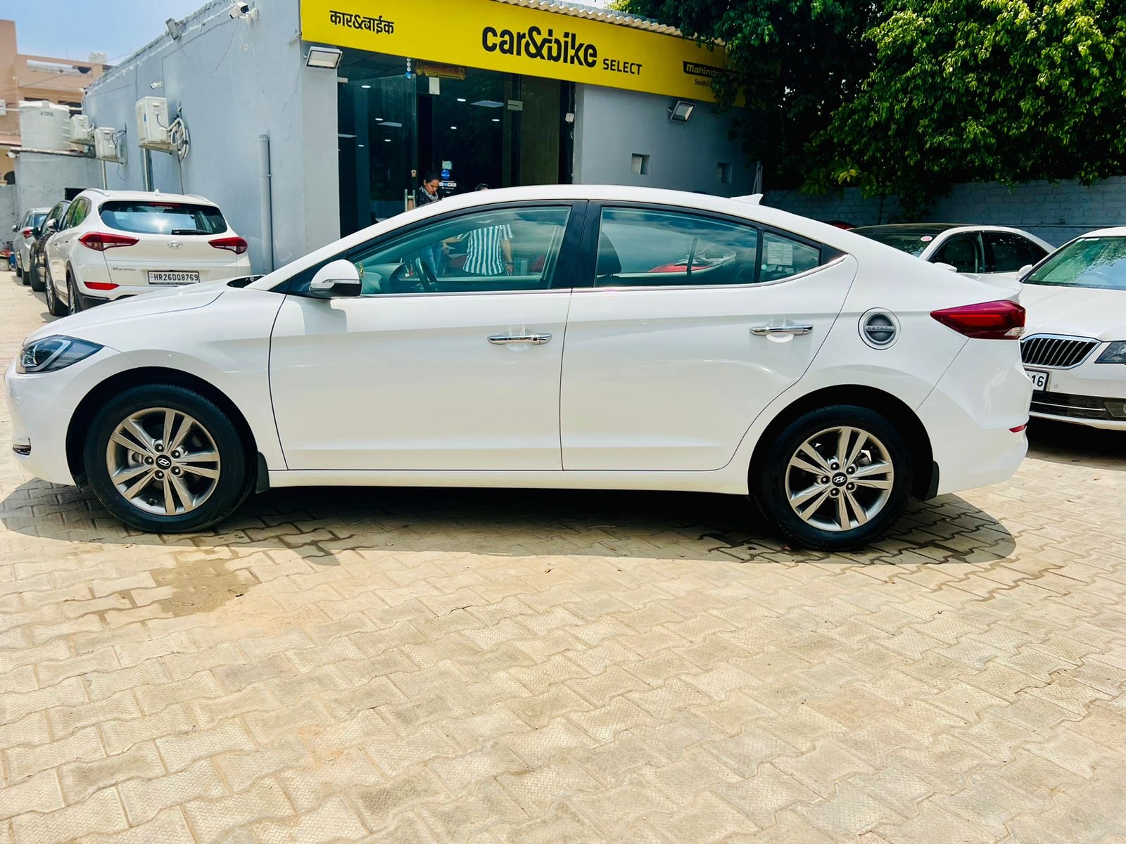 Elantra image 2 Elantra image 2