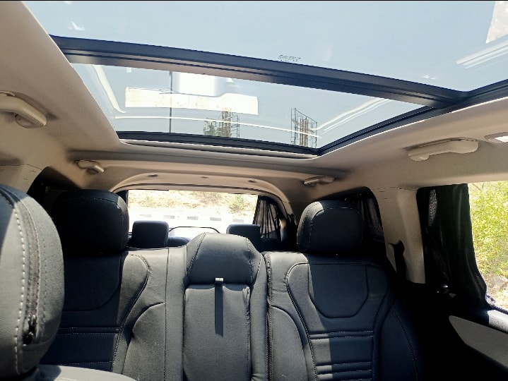 XUV700 image 10 XUV700 image 10