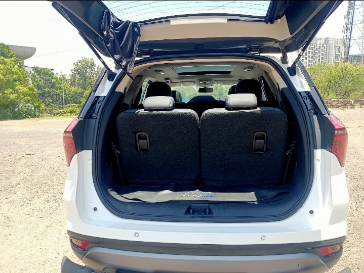 XUV700 image 6 XUV700 image 6