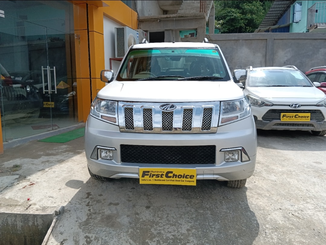 TUV300 Plus image 3 TUV300 Plus image 3