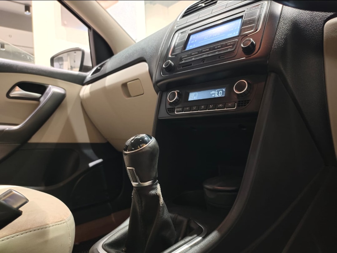 Polo image 12 Polo image 12