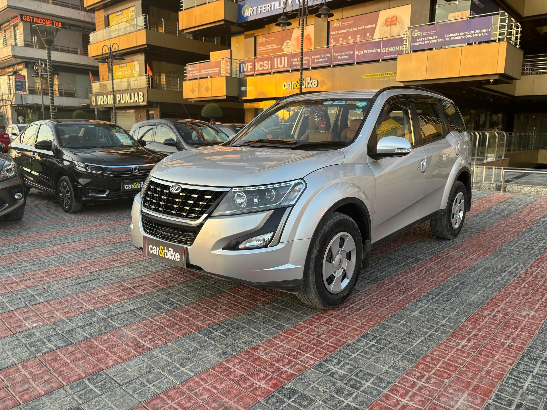 XUV500 image 1 XUV500 image 1