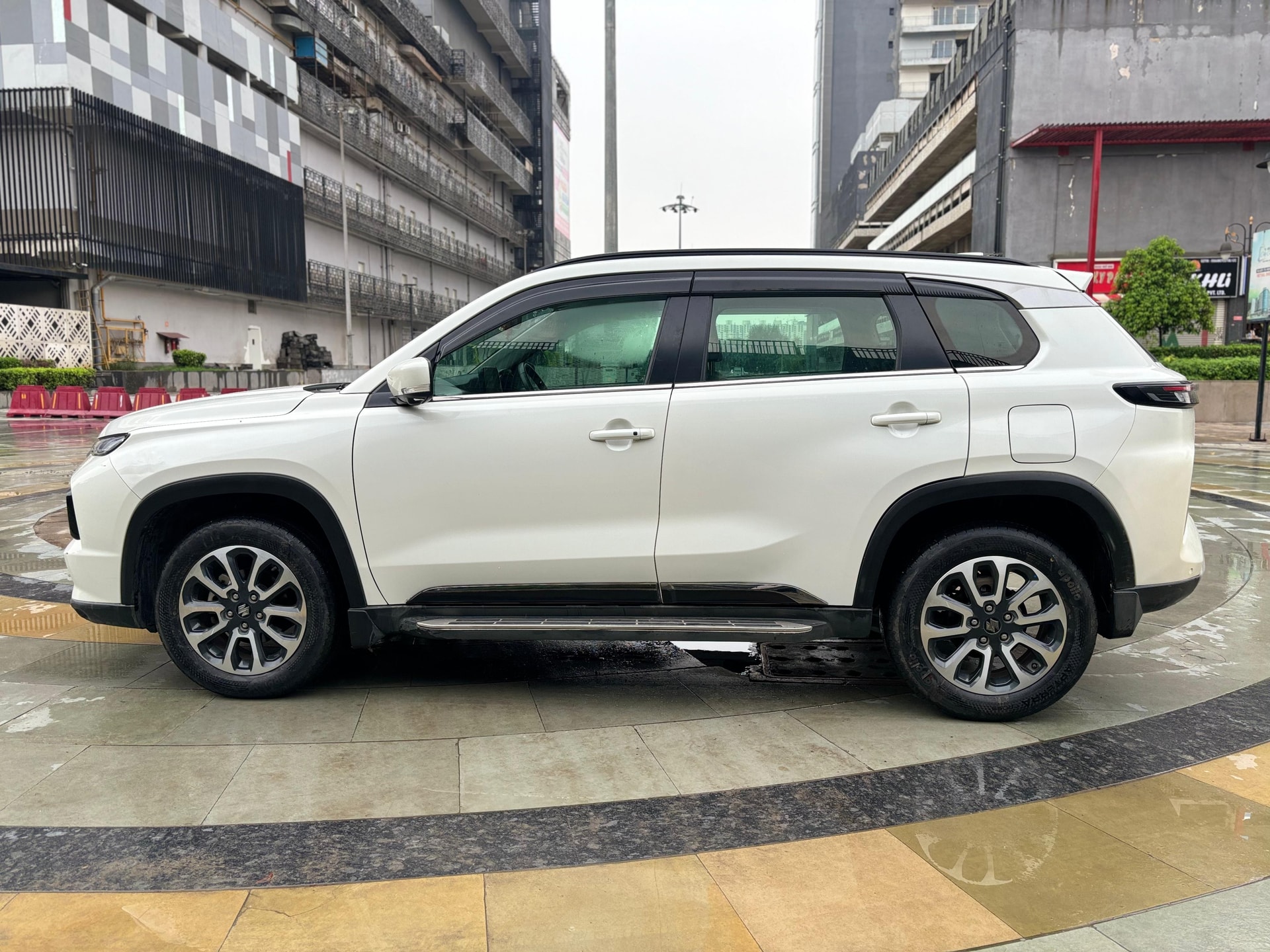 Grand Vitara image 2 Grand Vitara image 2