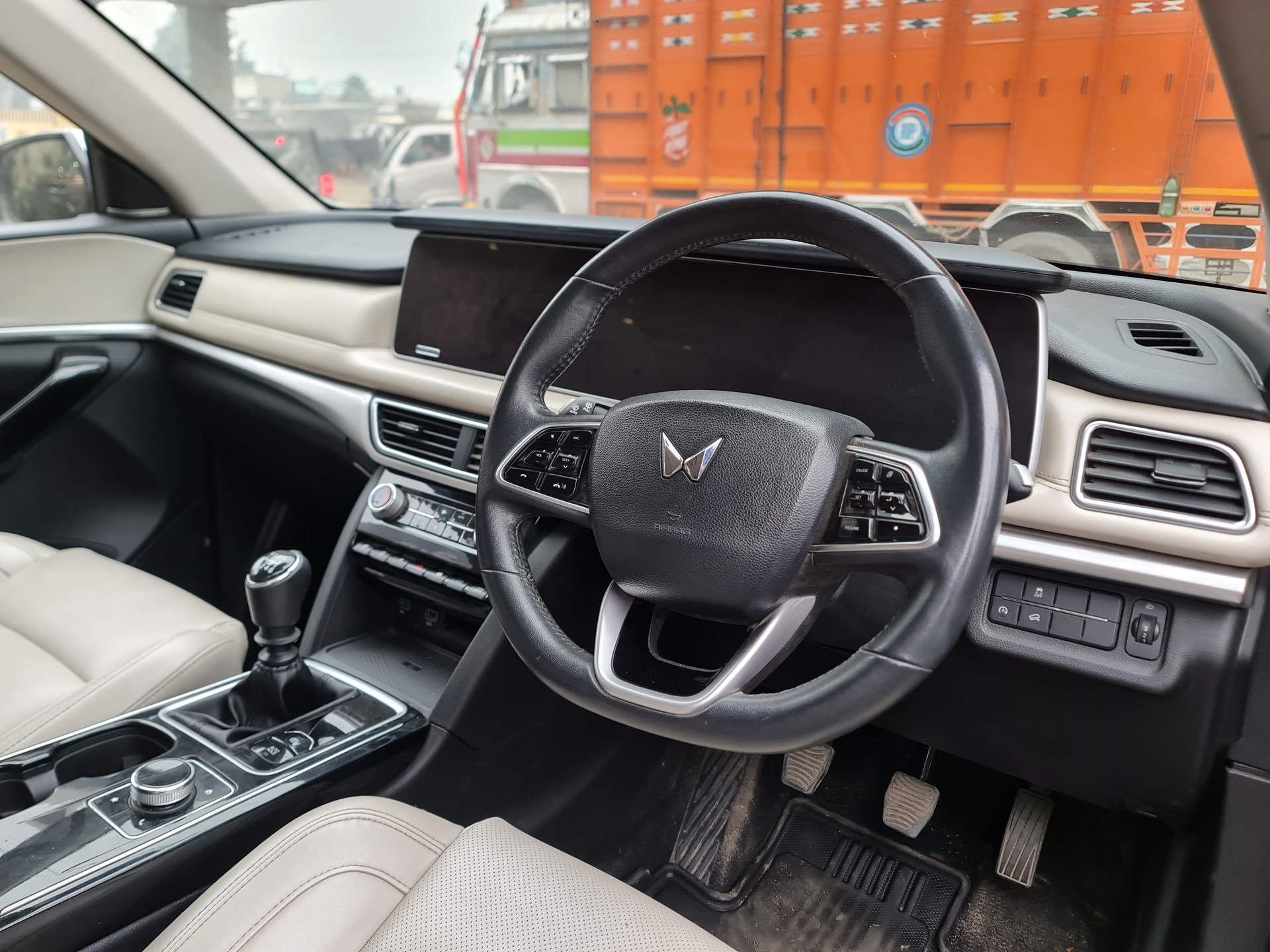 Used 2023 Mahindra XUV700 Used 2023 Mahindra XUV700