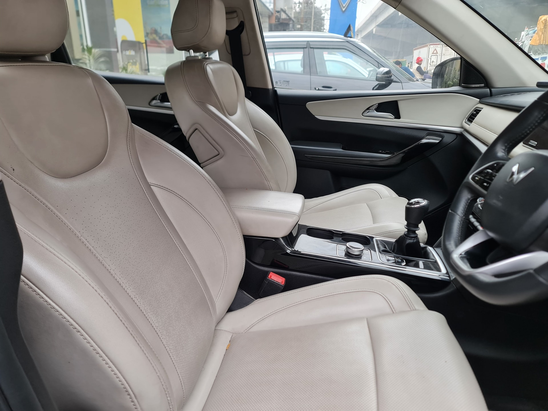 Used 2023 Mahindra XUV700 Used 2023 Mahindra XUV700