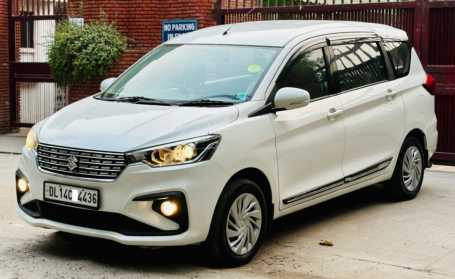 Ertiga image 1 Ertiga image 1