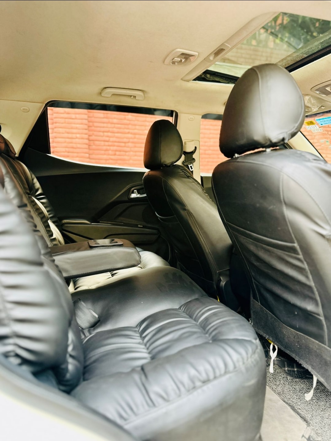 XUV300 image 15 XUV300 image 15