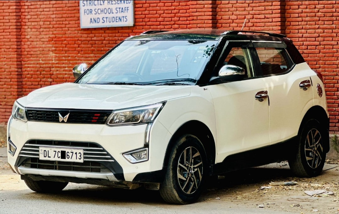 XUV300 image 1 XUV300 image 1