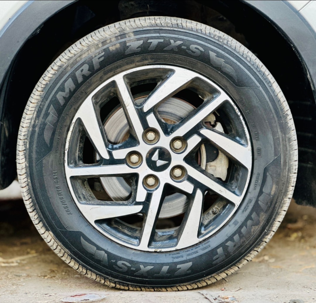 XUV300 image 9 XUV300 image 9