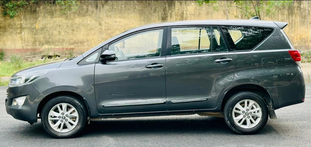 Innova Crysta image 2 Innova Crysta image 2