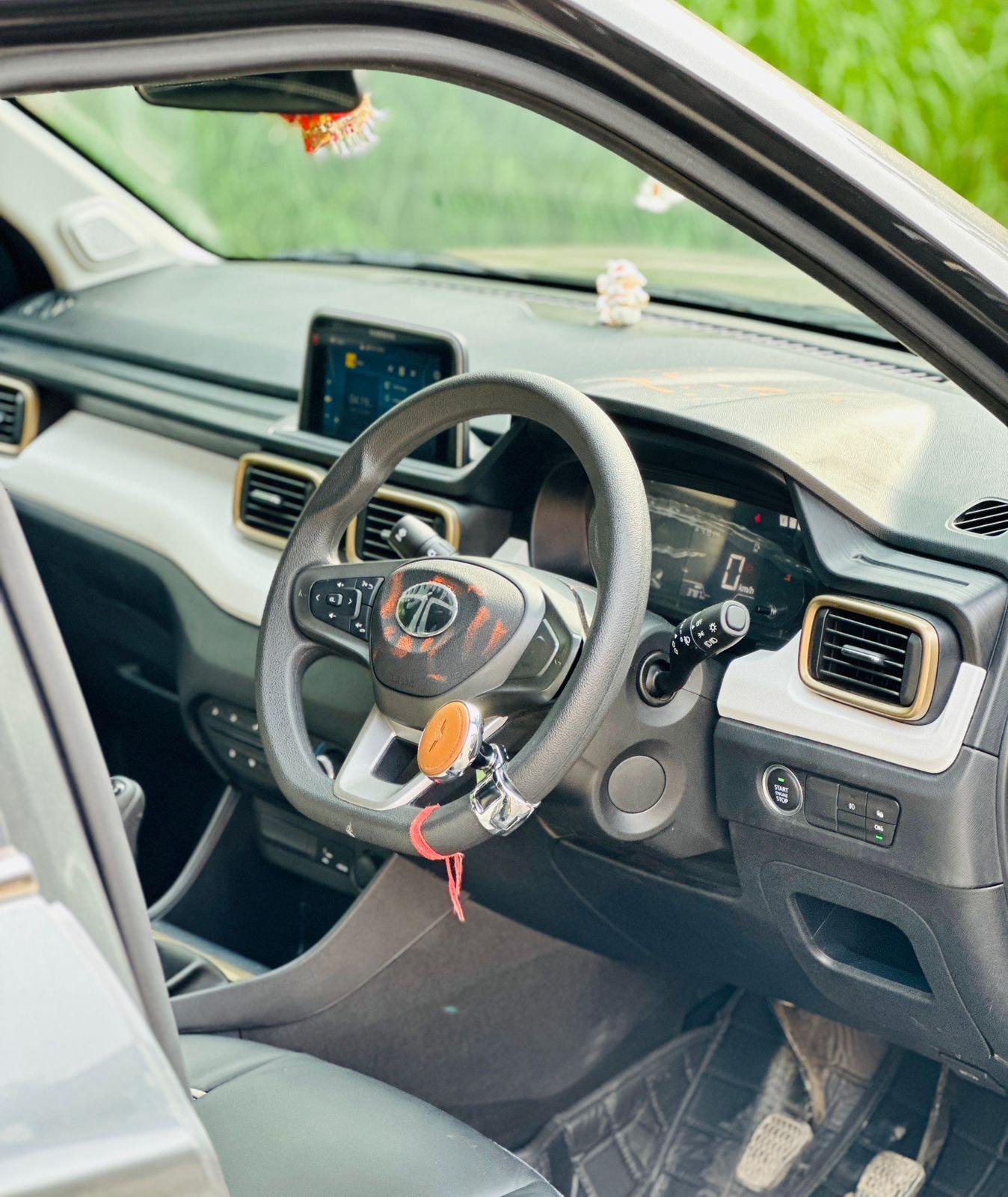 Punch image 16 Punch image 16