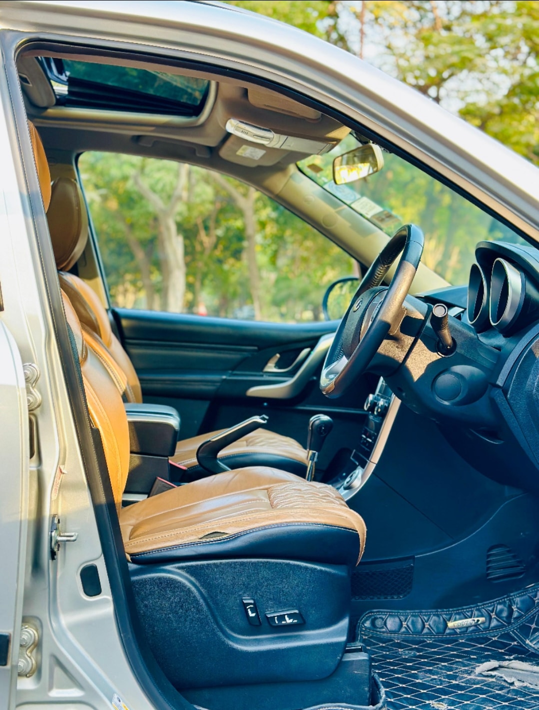 XUV500 image 14 XUV500 image 14