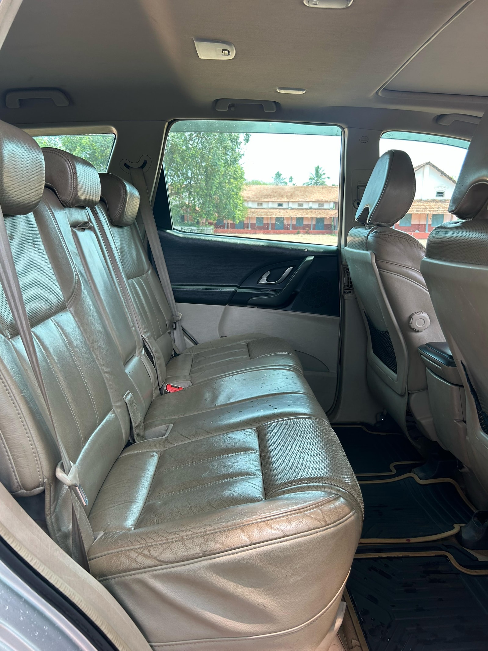 XUV500 image 15 XUV500 image 15