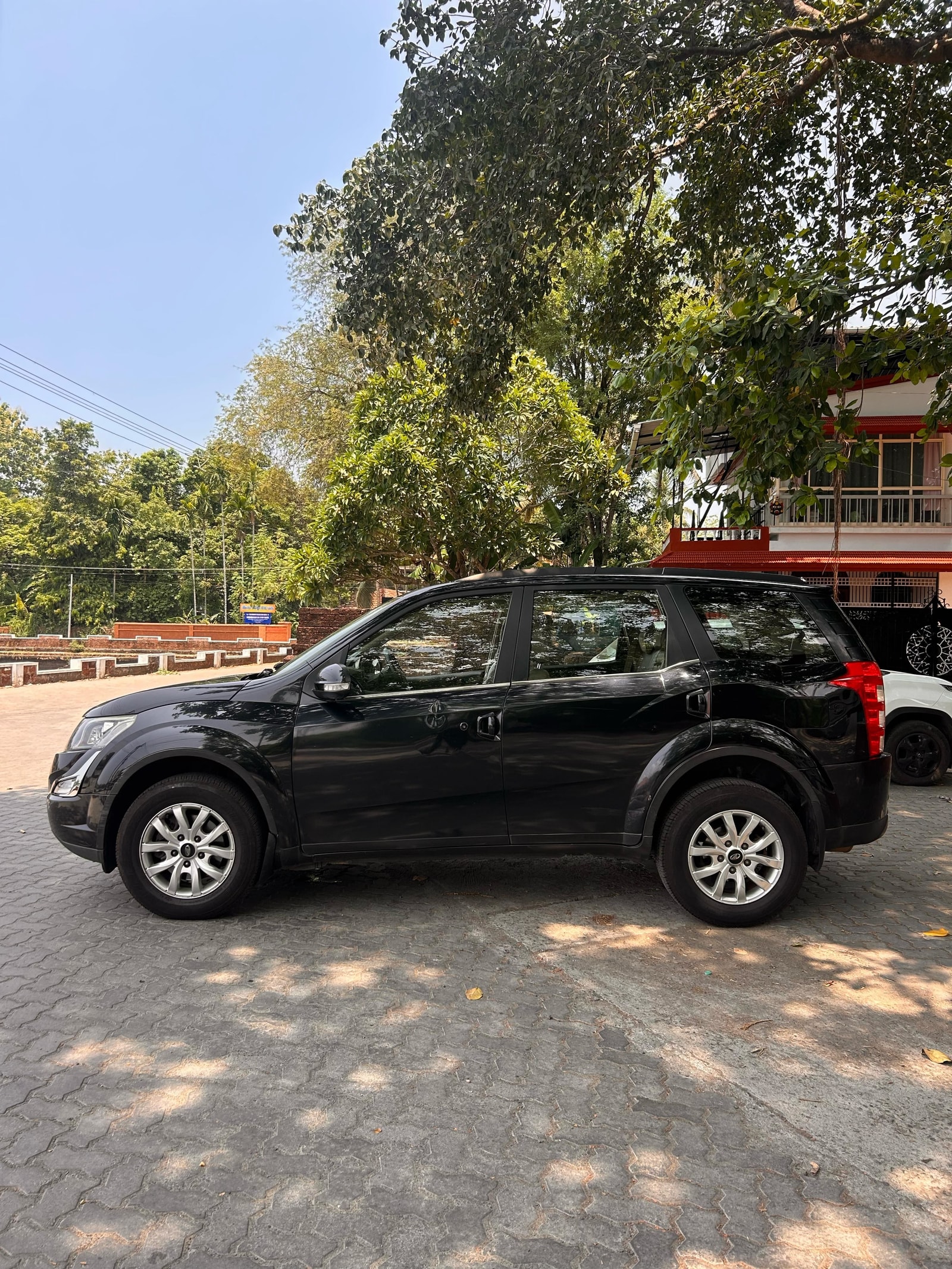 XUV500 image 2 XUV500 image 2