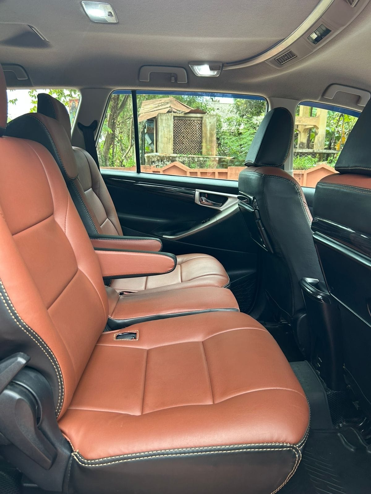 Innova Crysta image 16 Innova Crysta image 16