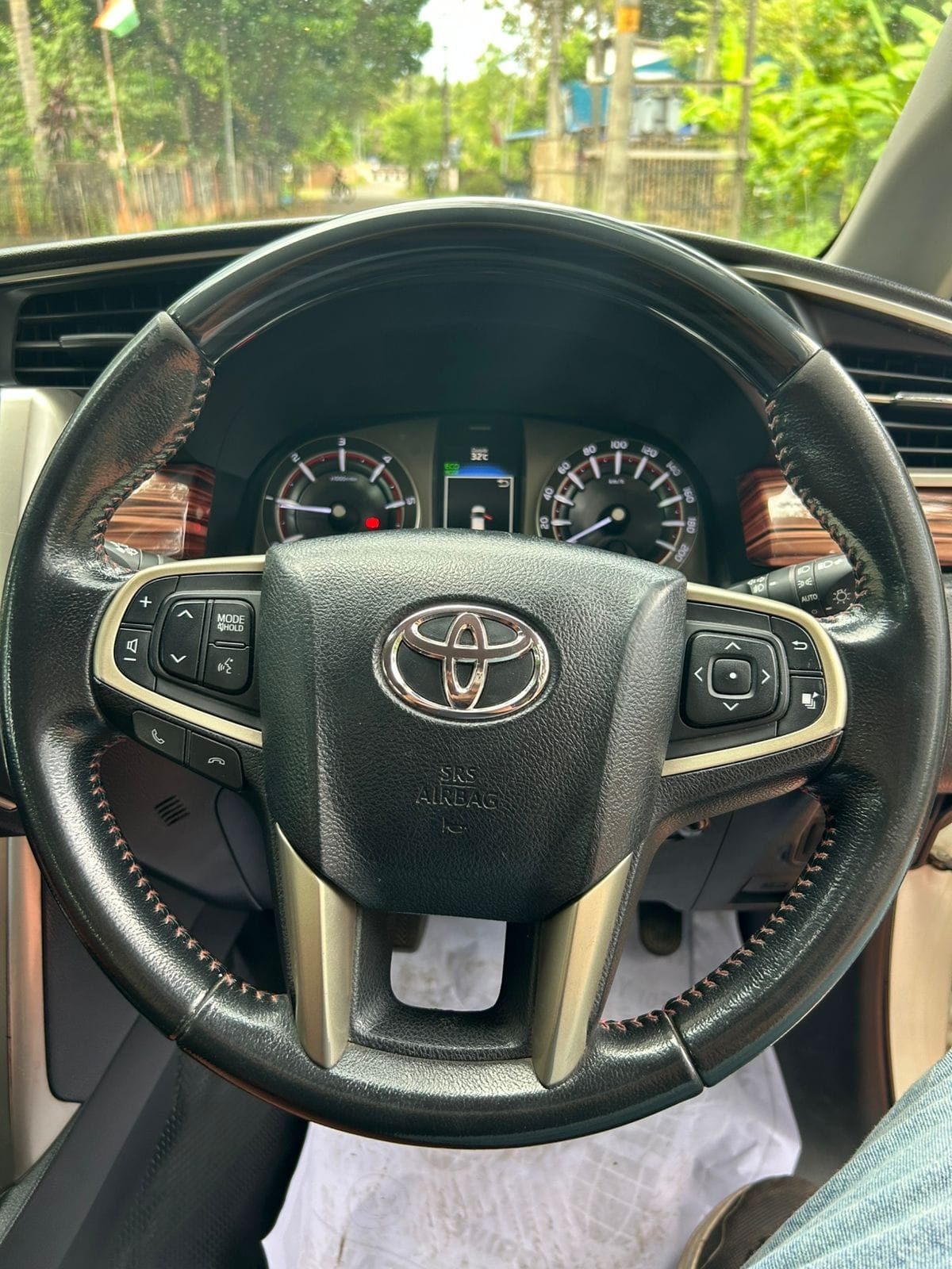 Innova Crysta image 12 Innova Crysta image 12