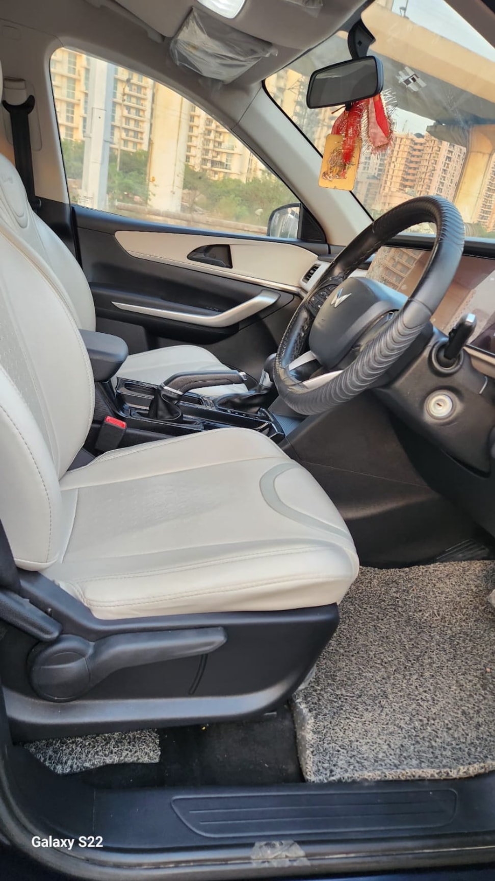 XUV700 image 12 XUV700 image 12