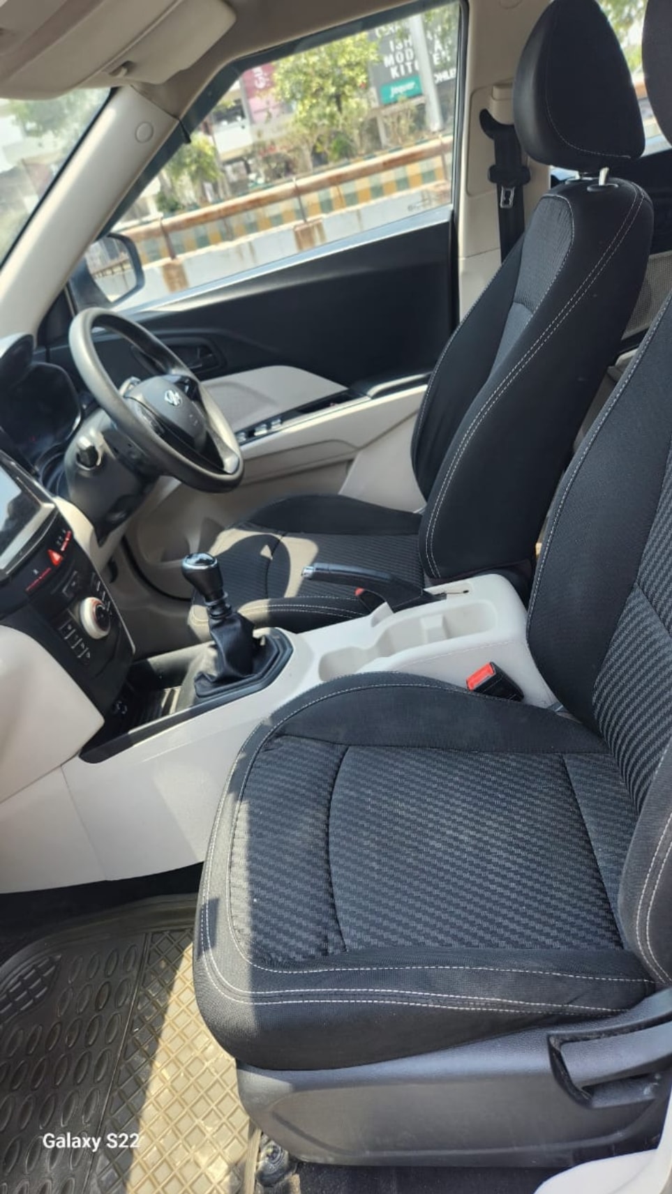 XUV300 image 14 XUV300 image 14