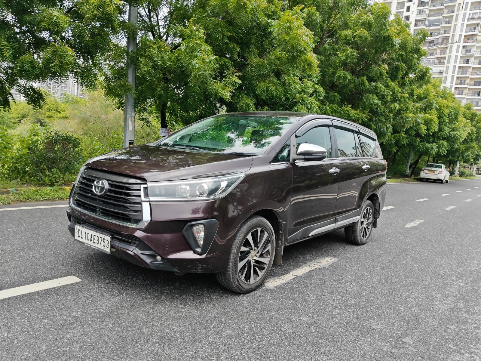 Innova Crysta image 1 Innova Crysta image 1