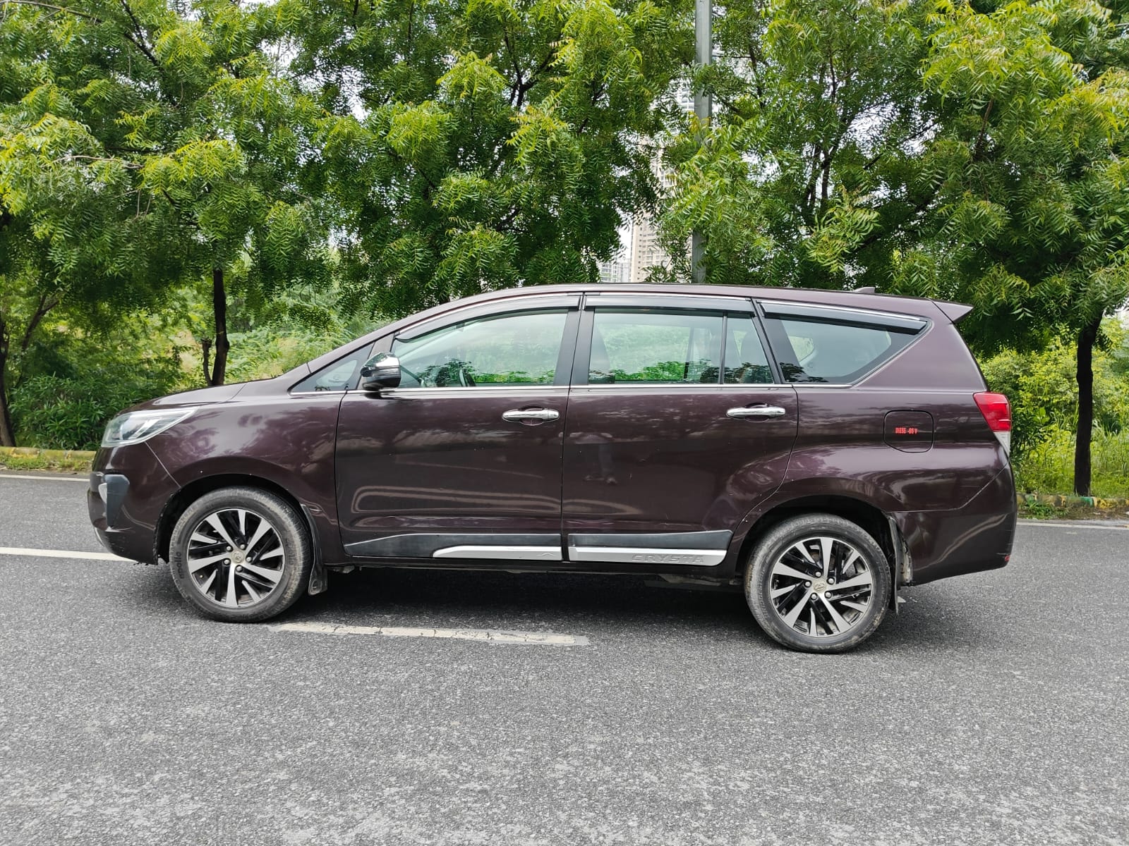 Innova Crysta image 2 Innova Crysta image 2