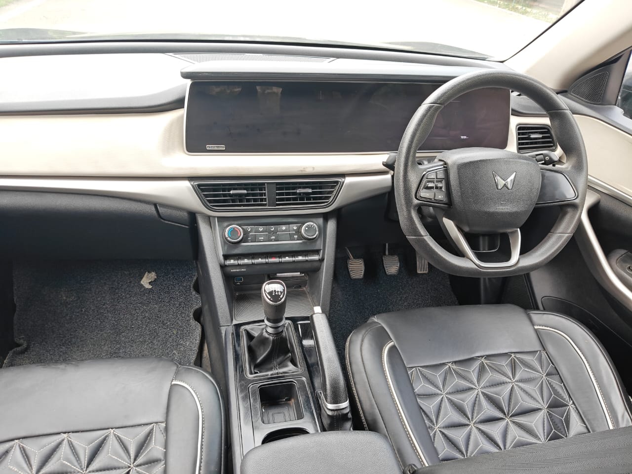 Used 2022 Mahindra XUV700 Used 2022 Mahindra XUV700