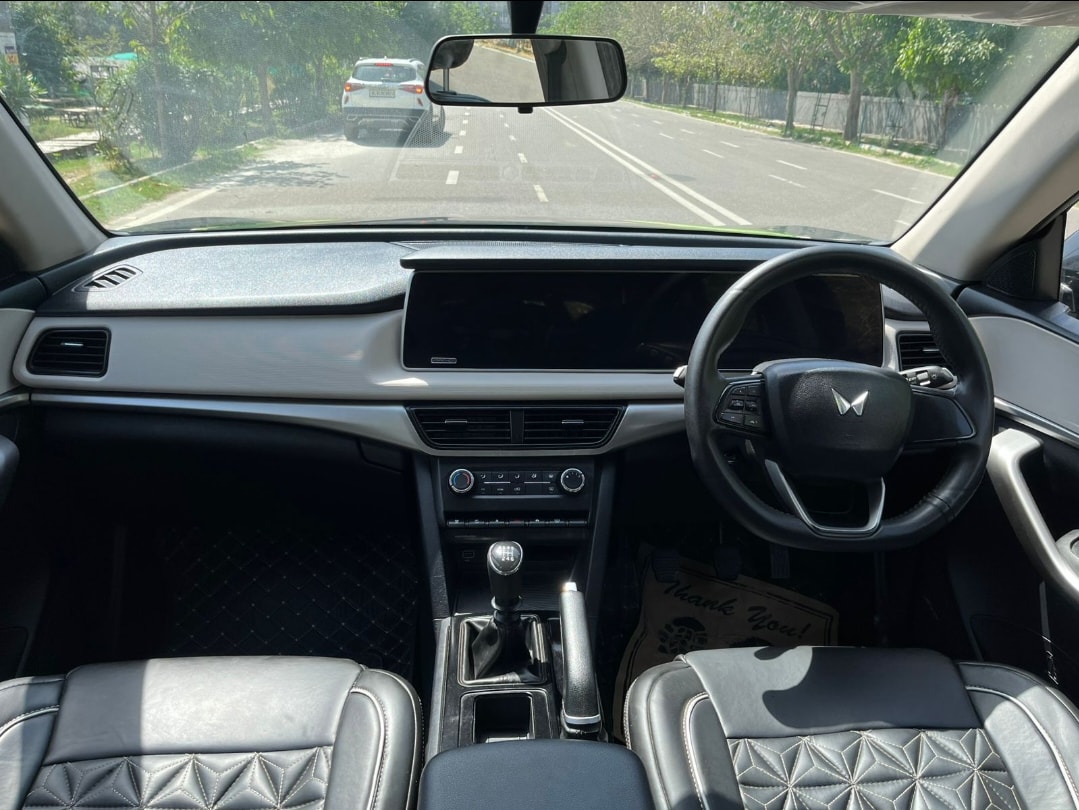 Used 2022 Mahindra XUV700 Used 2022 Mahindra XUV700