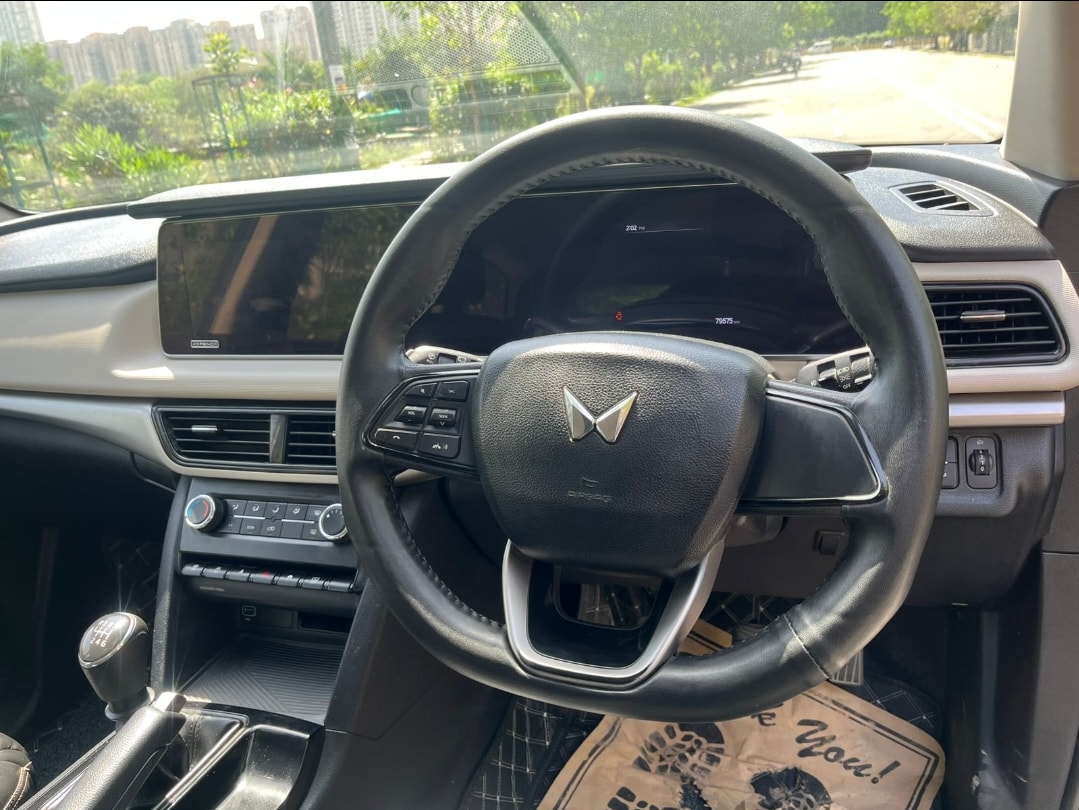 Used 2022 Mahindra XUV700 Used 2022 Mahindra XUV700