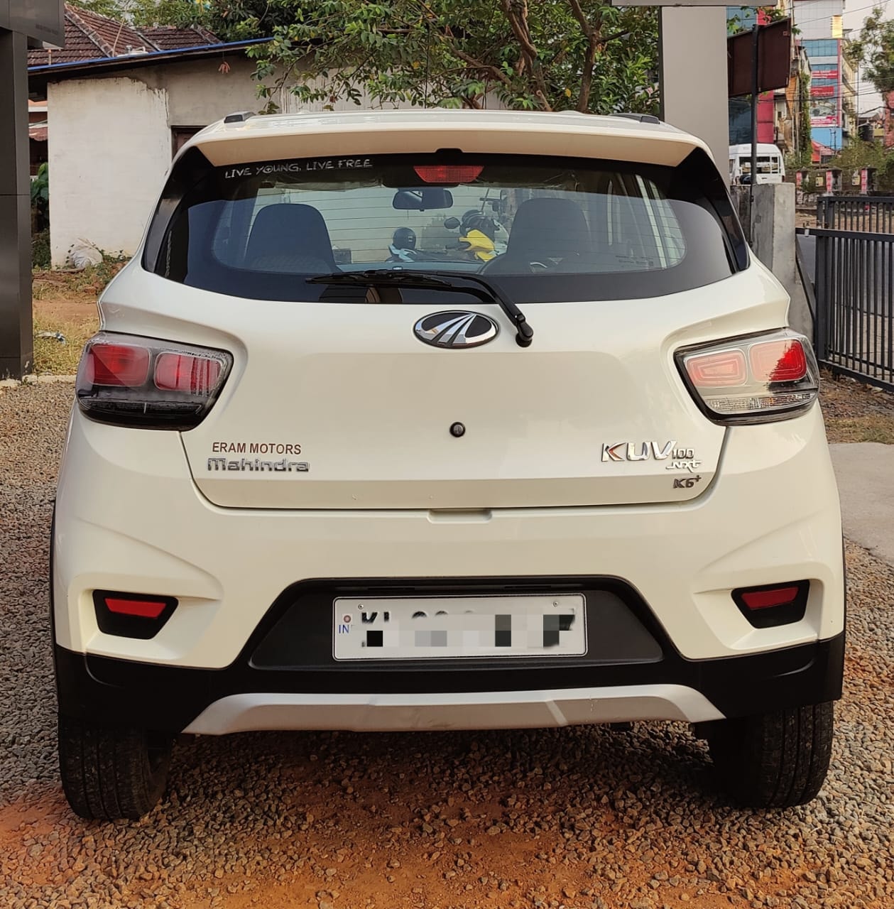 KUV100 image 3 KUV100 image 3