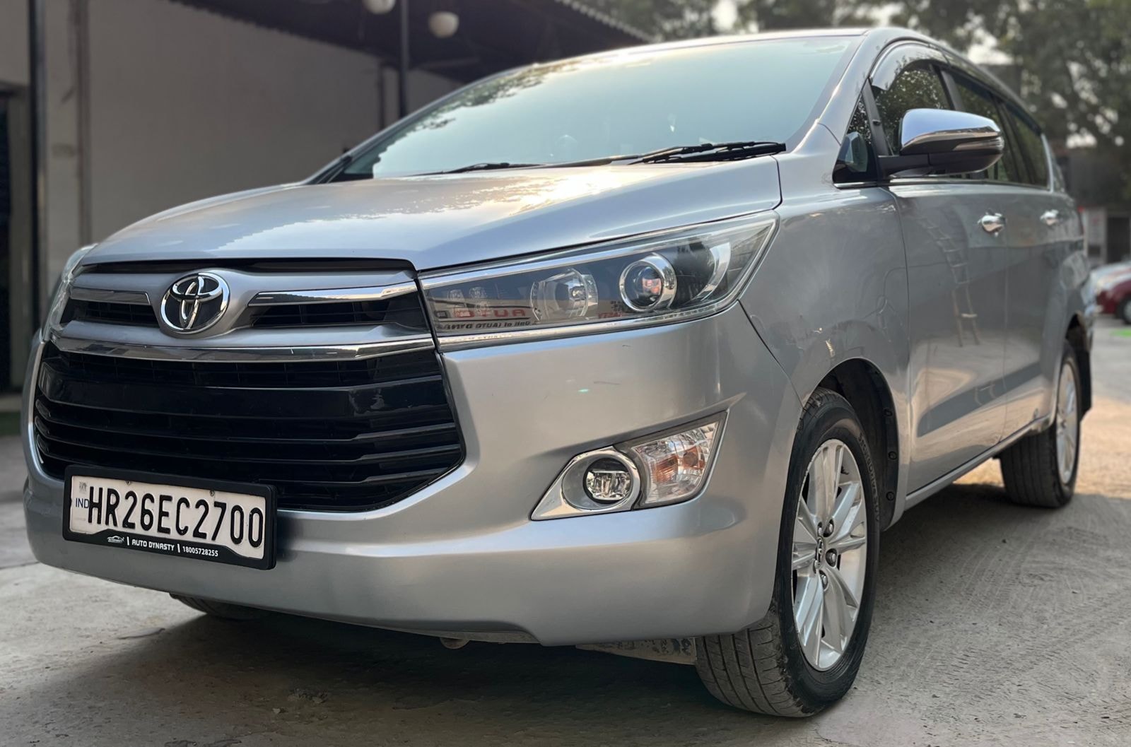 Innova Crysta image 1 Innova Crysta image 1