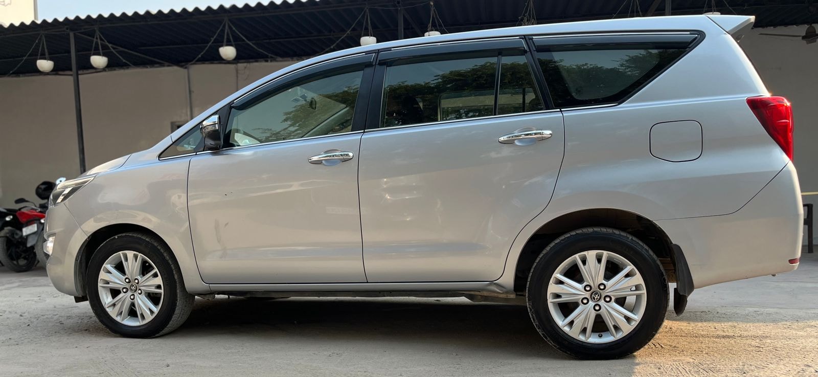 Innova Crysta image 2 Innova Crysta image 2