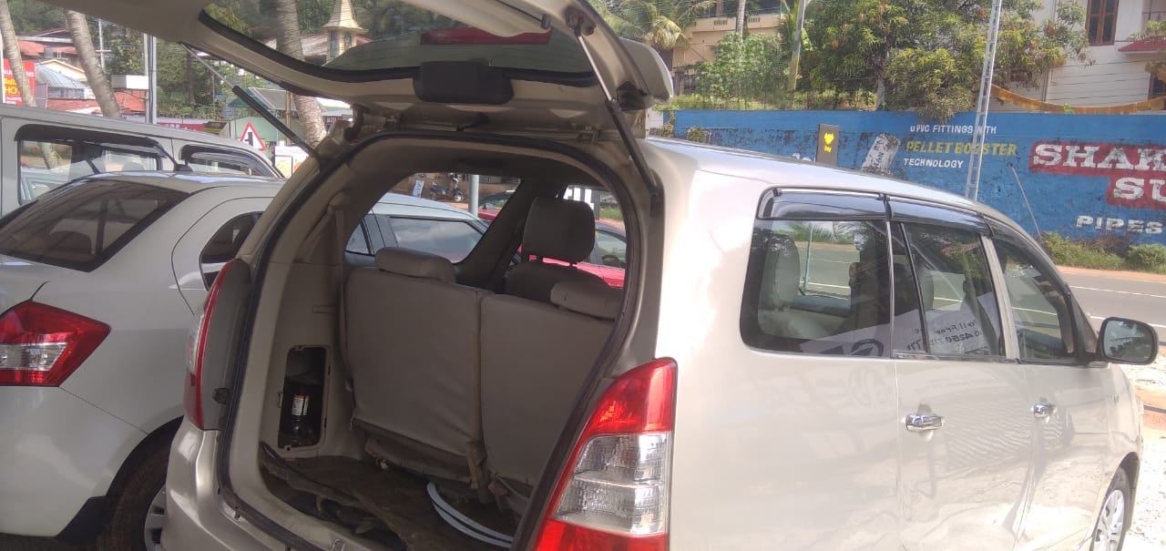 Innova image 10 Innova image 10