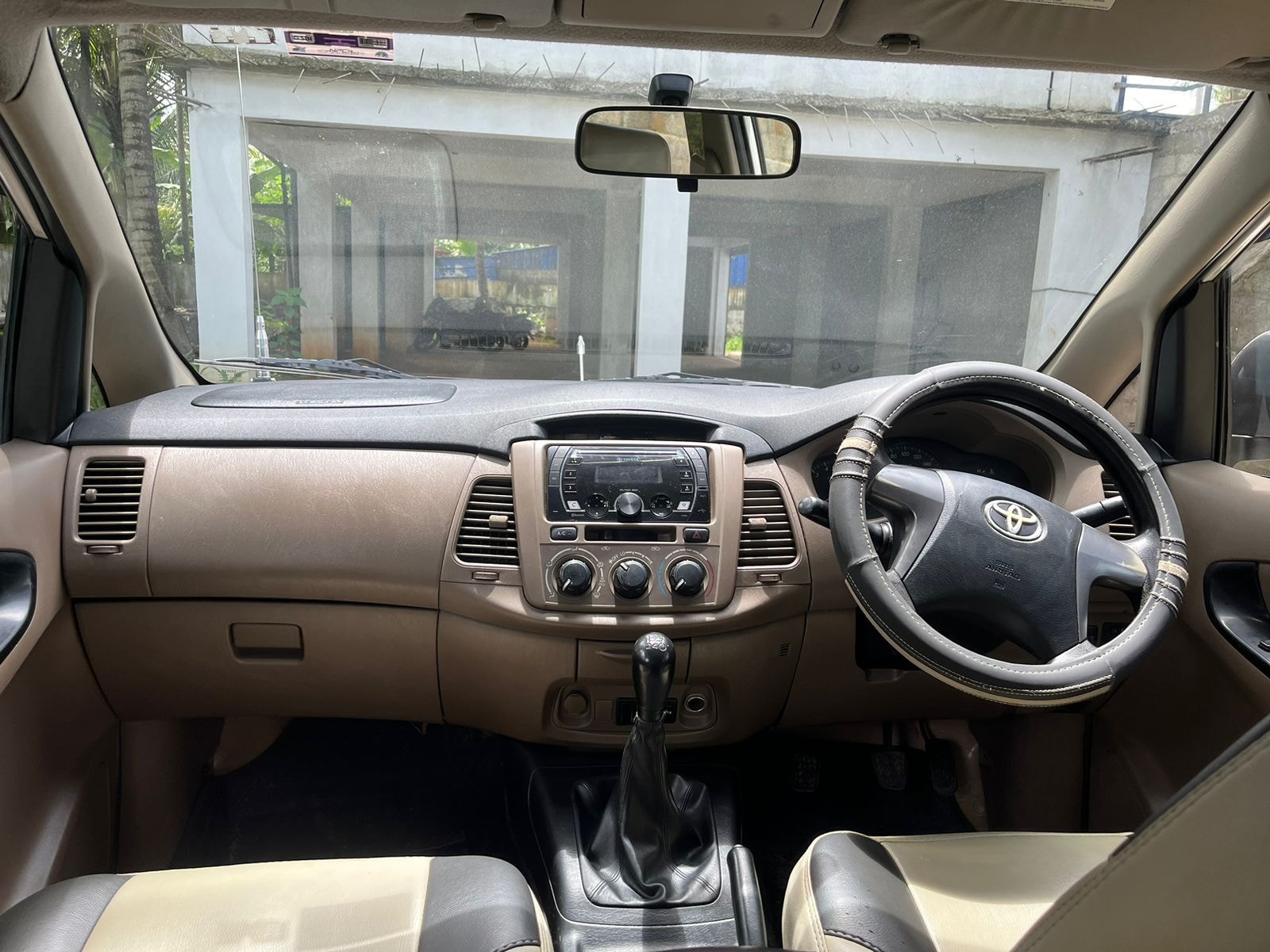 Innova image 12 Innova image 12