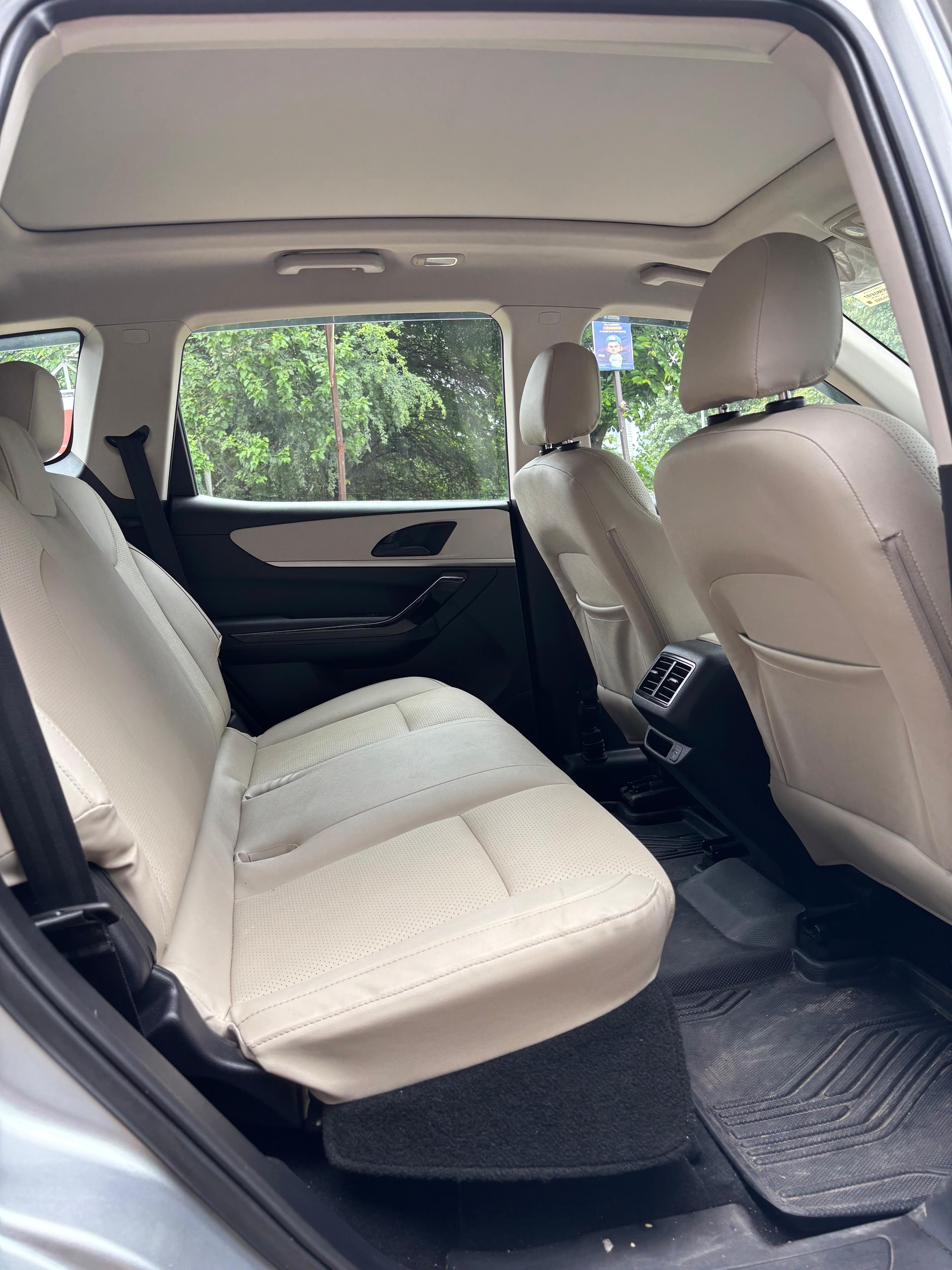 XUV700 image 14 XUV700 image 14