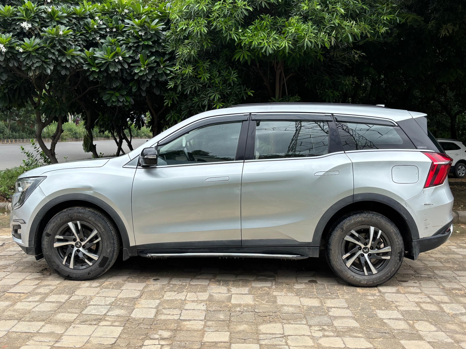 XUV700 image 2 XUV700 image 2