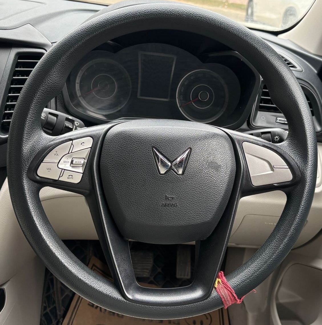 Used 2023 Mahindra XUV300 Used 2023 Mahindra XUV300