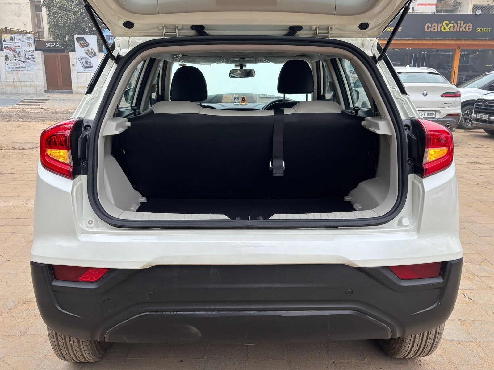 Used 2023 Mahindra XUV300 Used 2023 Mahindra XUV300