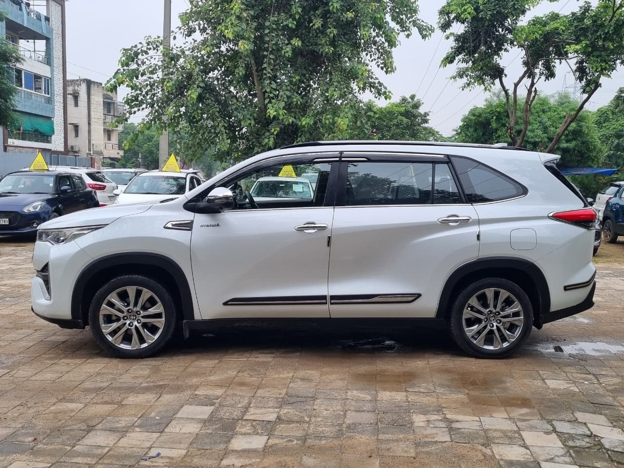 Used 2023 Toyota Innova Hycross Used 2023 Toyota Innova Hycross