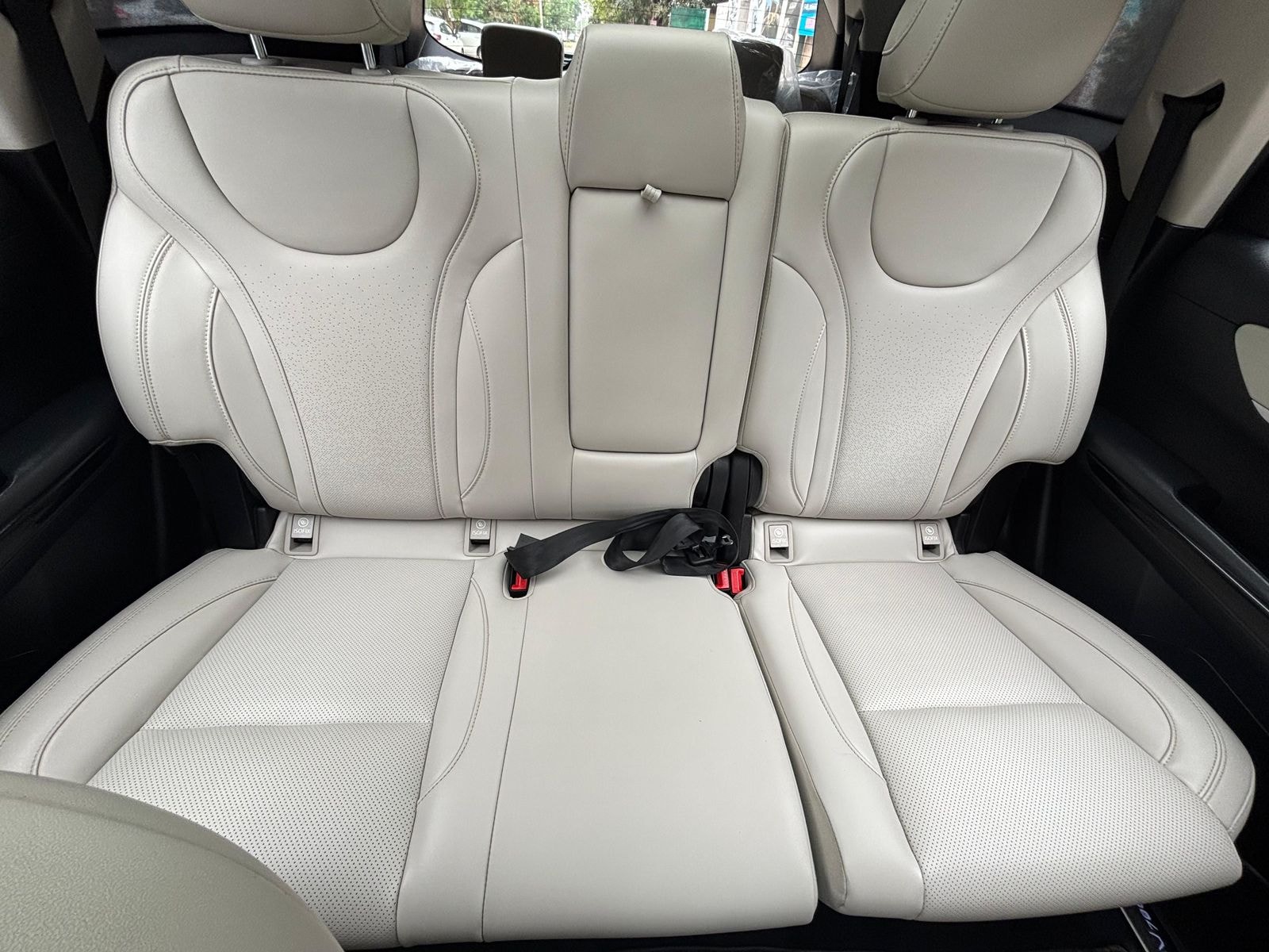 XUV700 image 15 XUV700 image 15