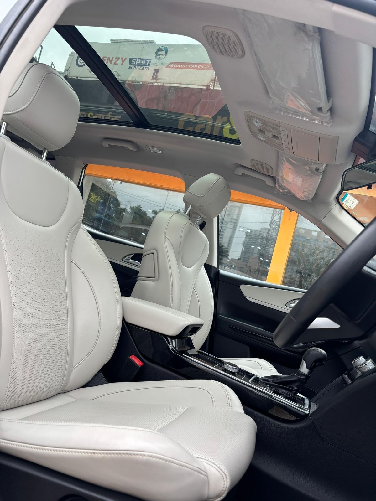 XUV700 image 16 XUV700 image 16