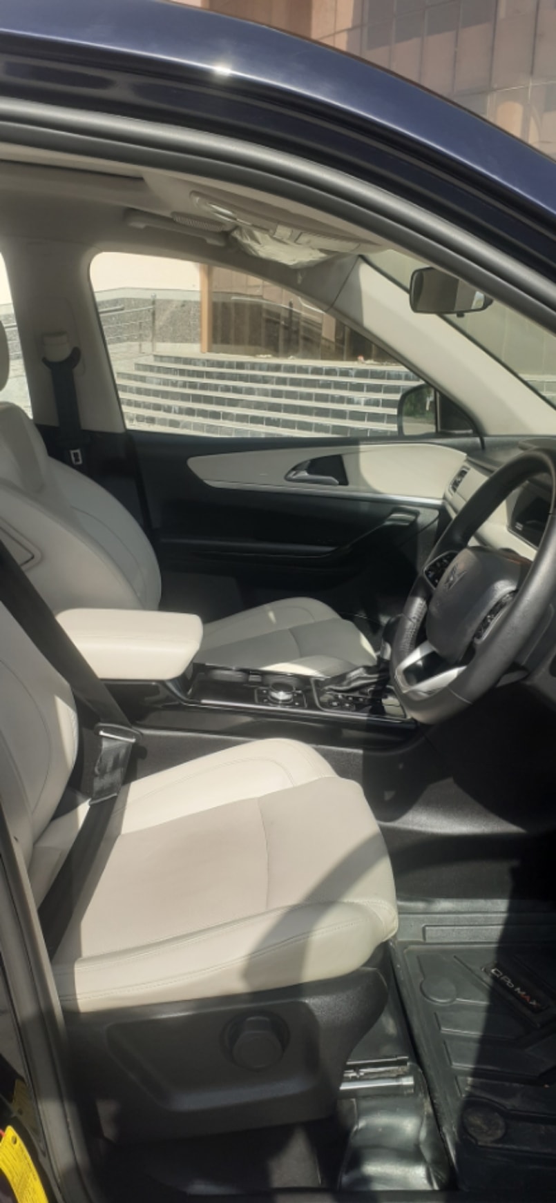 XUV700 image 14 XUV700 image 14