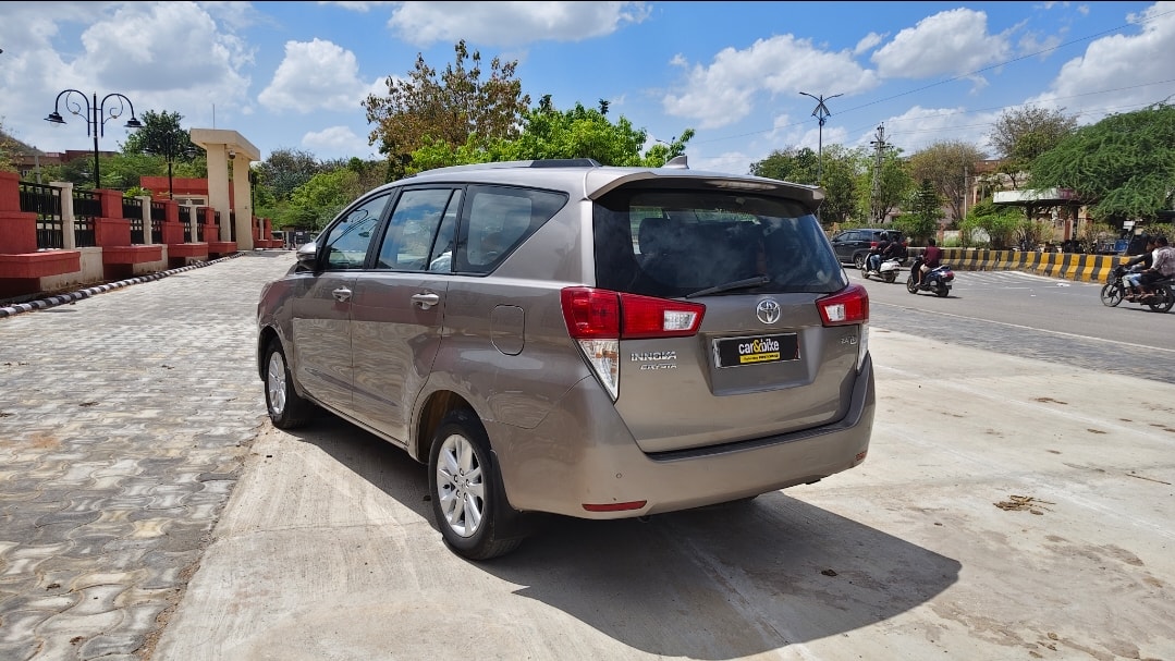 Innova Crysta image 3 Innova Crysta image 3