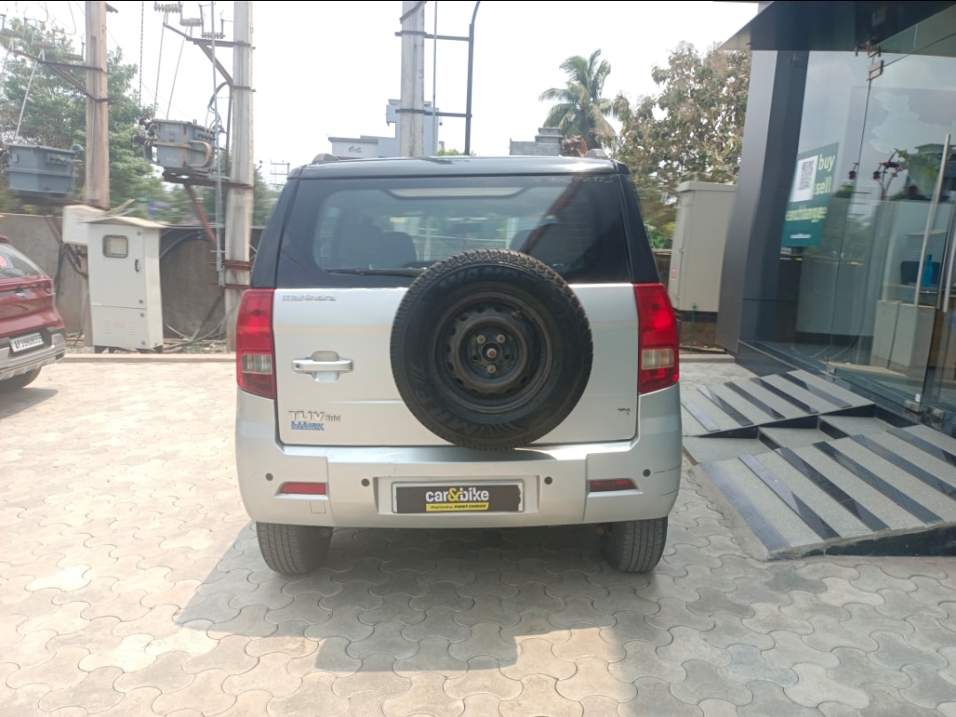 TUV300 image 4 TUV300 image 4