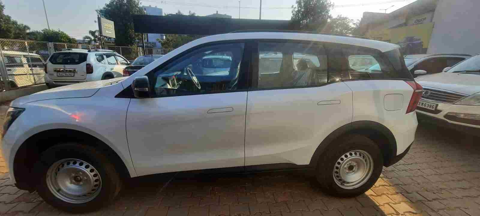 XUV700 image 2 XUV700 image 2