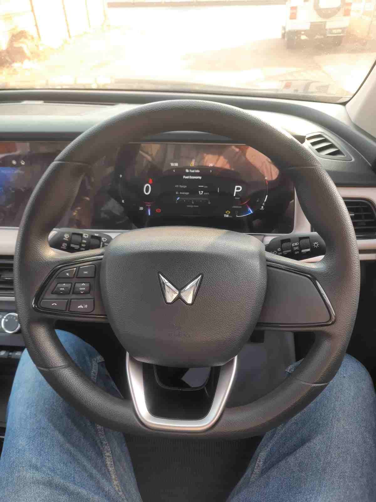 XUV700 image 12 XUV700 image 12