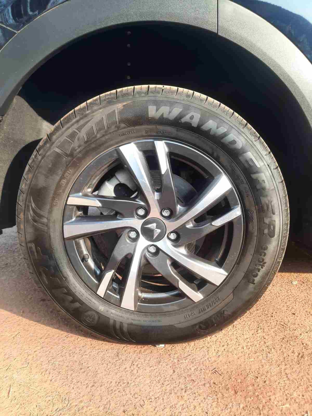 XUV700 image 9 XUV700 image 9