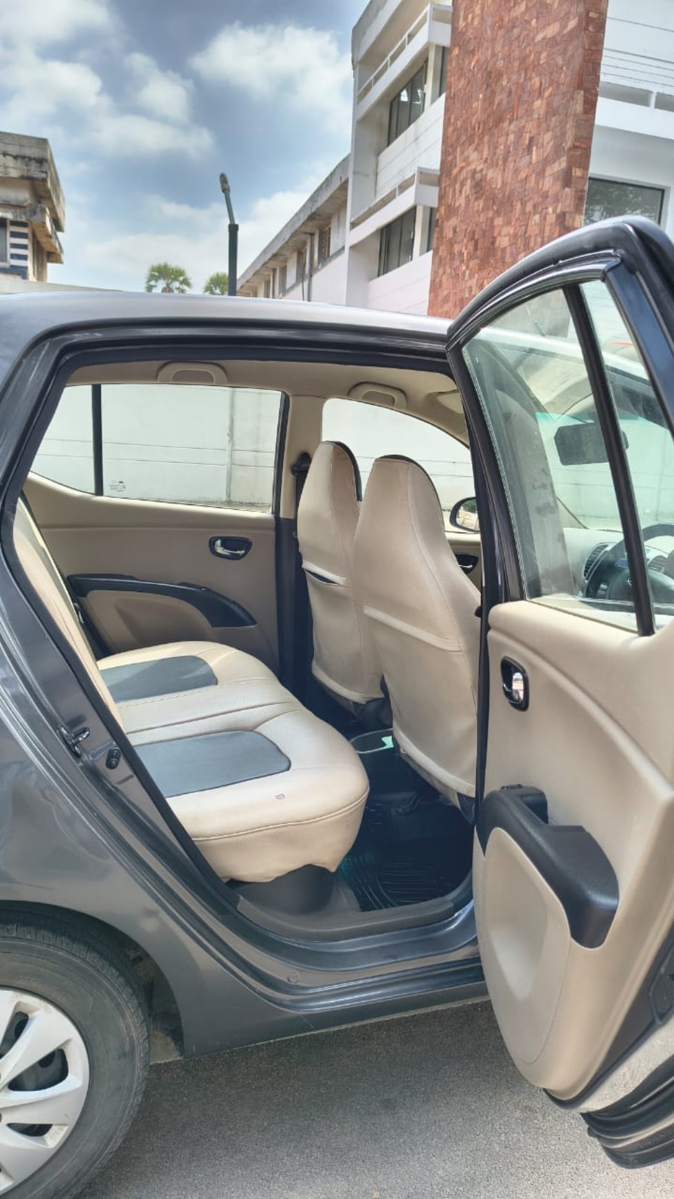 i10 image 12 i10 image 12