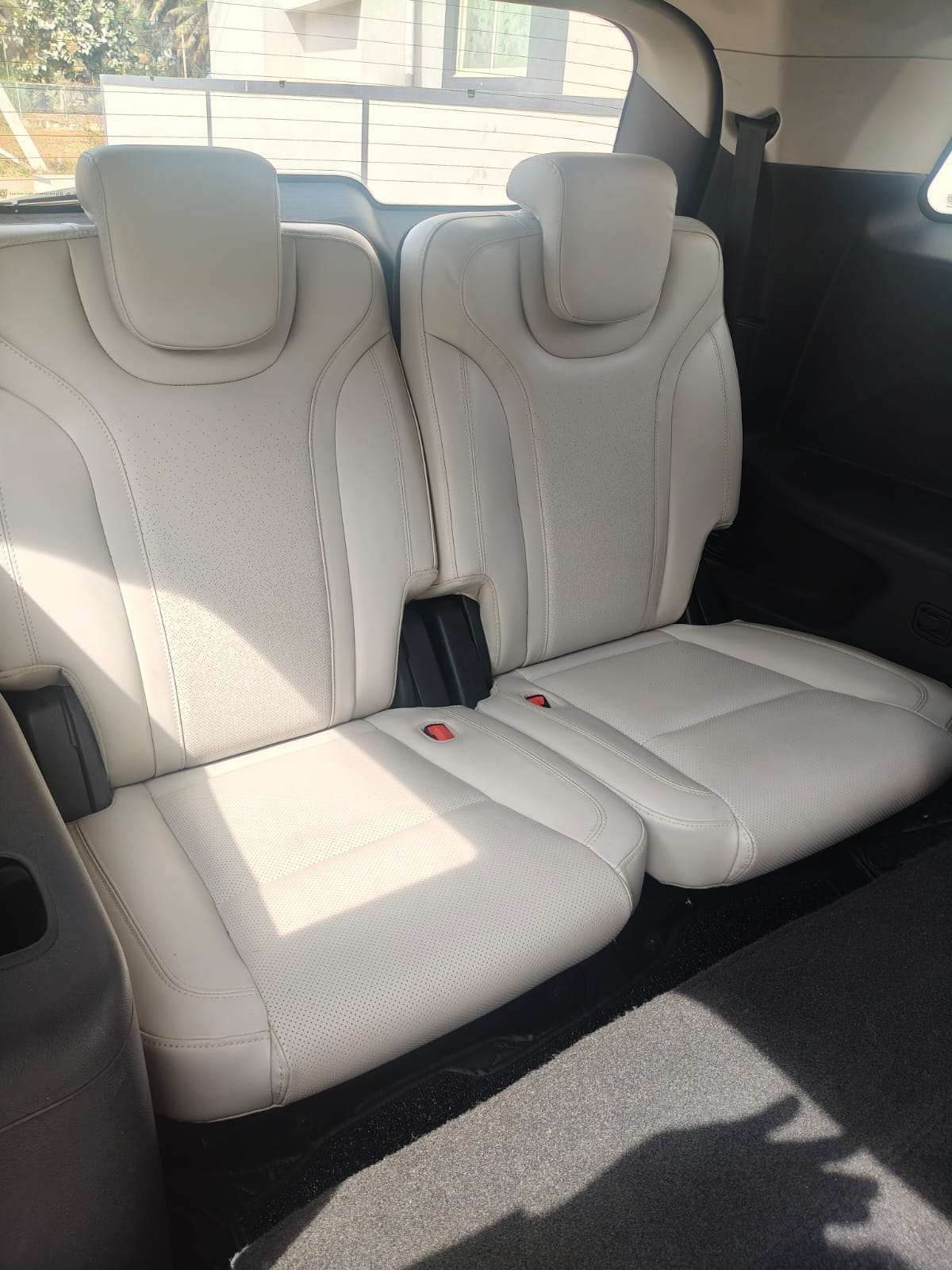 XUV700 image 15 XUV700 image 15